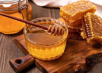 رغم فوائده.. تعرف على أضرار الإفراط في تناول العسل