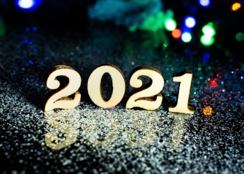 مايا هزيم تكشف قائمة من الأسماء المحظوظة بالعام الجديد 2021