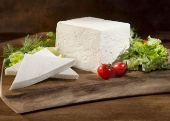 خبيرة تغذية توجّه نصائح هامة عند شراء علب الجبن