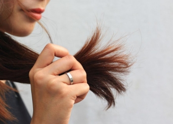 الروتين اليومي لحماية شعرك من التقصف خطوة بخطوة