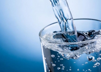طبيبة روسية تُحذّر من الإفراط في تناول الماء