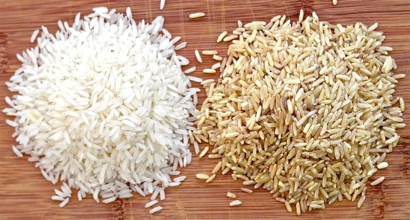 Рис и бурый рис разница. Белый неочищенный рис. Рис. Неочищенный рис. Очищенный рис.