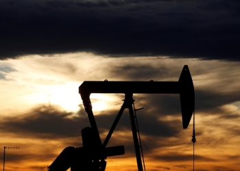 تقرير أمريكي يهوي بأسعار النفط