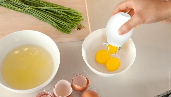 فصل صفار البيض عن بياضه
