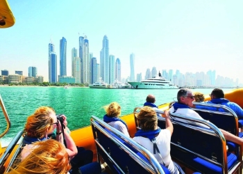 فاينينشال تايمز تتغنى بقوة الإمارات السياحية