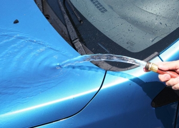 الطريقة الصحيحة لغسل السيارة