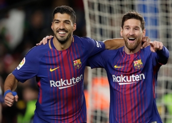 ميسي وسواريز يحتفلان بفوز برشلونة على فالنسيا