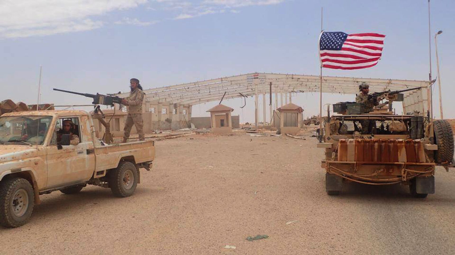 3 قذائف تستهدف قاعدتين تضمان قوات أمريكية في العراق
