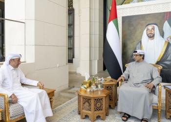 منصور بن زايد يستقبل سفير قطر في ديوان الرئاسة