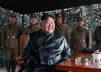 الزعيم الكوري الشمالي يطلع على أولى لقطات قمر الاستطلاع