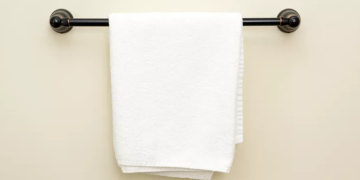 الطريقة الصحيحة لتثبيت شريط المنشفة بشكل آمن