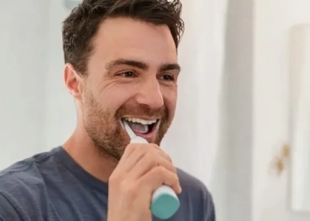 تنظيف الأسنان