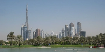 اقتصاد الإمارات يواصل نموه القوي