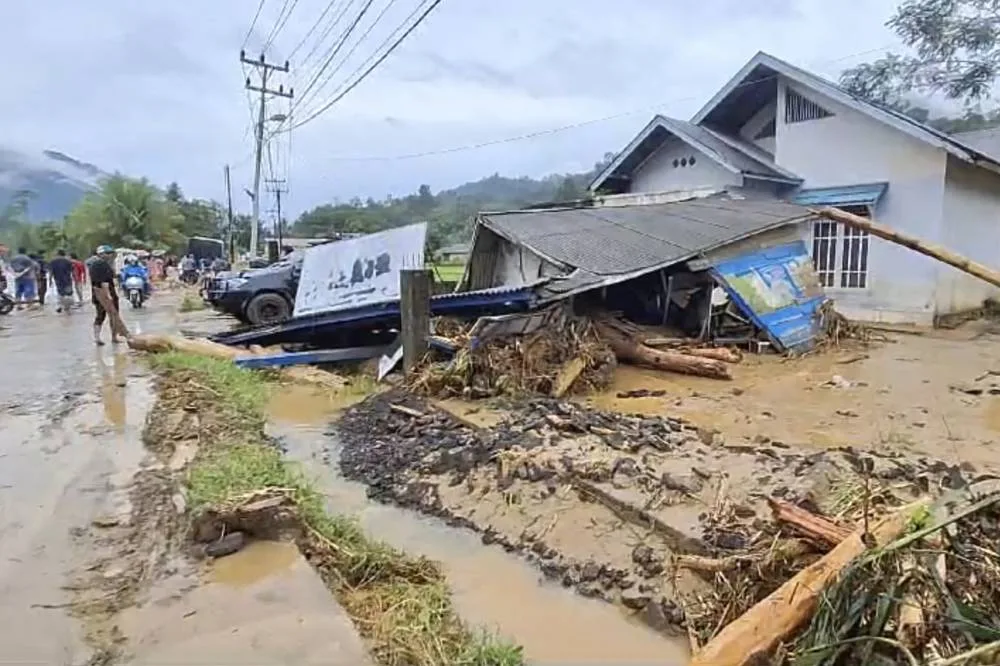 ارتفاع حصيلة ضحايا فيضانات سومطرة