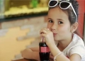 تأثير المشروبات الغازية على طفلك في رمضان.. احذرها