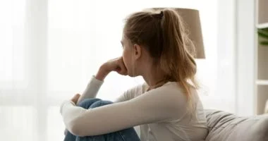 كيف تدمر الأفكار السلبية جسمك؟ دليل شامل