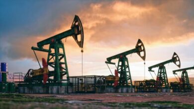 النفط تحت ضغط آمال التهدئة.. والخام الأميركي يخسر 8% في أسبوع