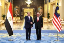 ملك ماليزيا يهدي السيسي أرفع وسام في البلاد